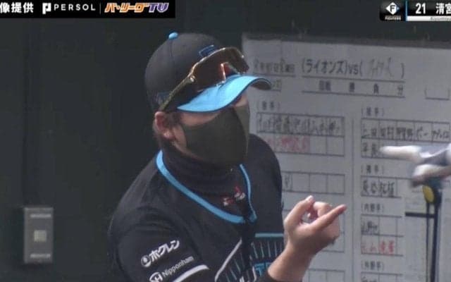 新庄監督「らしさ」全開！？日本ハム・清宮幸太郎 HR直後の“指タッチ”が面白すぎると話題