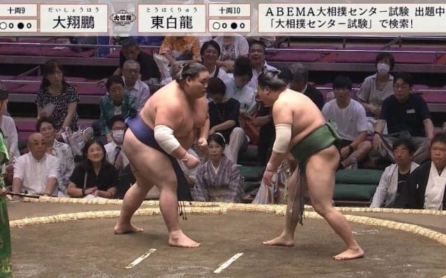 「なんだこれ」組み合わない力士のバトルに館内が“笑撃”　コントのような展開に「笑い声起きてるぞ」「これはアカンw」「また睨み合いw」異様な盛り上がり