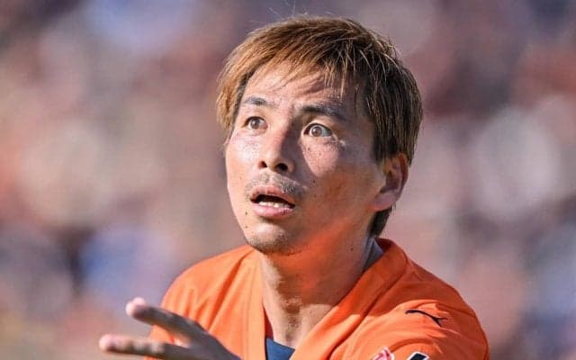 【勝利に飢えるJ2清水。選手と監督が抱く思いとは(1)】乾貴士がシャワーを浴びながら主将・北川航也に投げかけた「最近、俺ら点を取っていないよな」の意味……「責任は俺らにある」