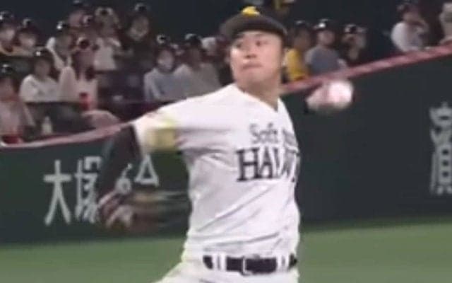 鷹に「救世主現われた」　防御率7.11から“魔改造\"、圧倒の9.56…23歳は「化け物」