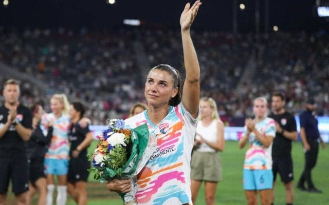 引退のモーガンが最後の勇姿…背番号「13」にちなんで13分までプレー　「心の底から感謝」