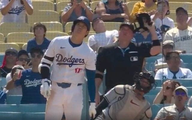 何が起きた？ 大谷翔平、46号特大アーチで“謎のハプニング”　審判が大混乱…「理解不能」「なんでこんなことが？」