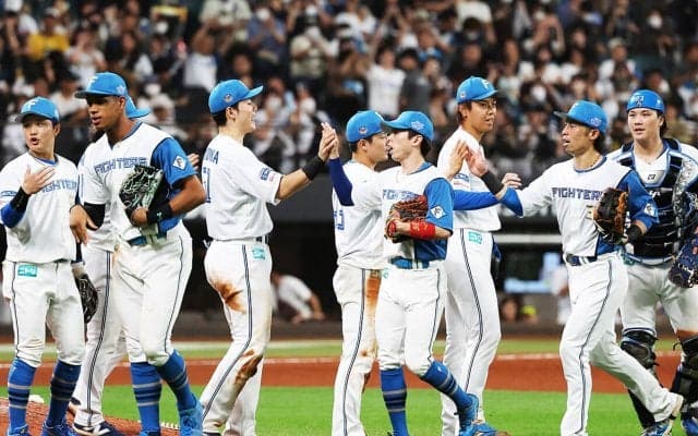 日本ハム・新庄剛志監督3年目の変貌 鶴岡慎也が語るファイターズ快進撃の秘密