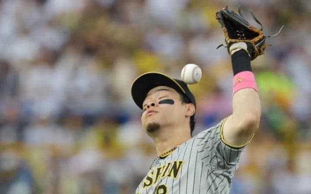 「捕ってからも心配って嫌ですね、ピッチャーも」レジェンドOBが危惧する　リーグワースト失策佐藤輝明の＂チームに与える影響＂とは