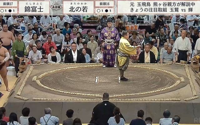 「めっちゃ目立つ」「気になって集中できない…」大相撲中継に大物タレントが降臨 一目でわかる姿にファン騒然