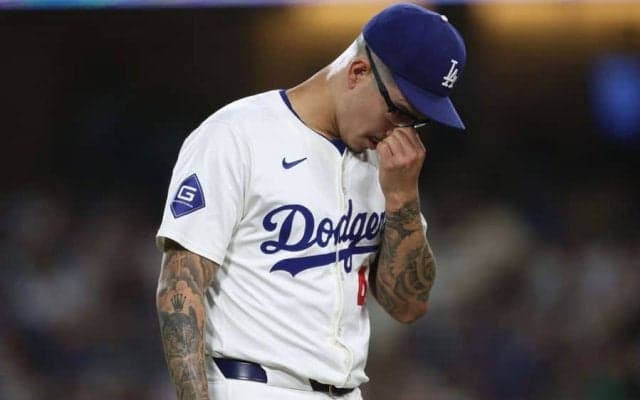 ド軍31歳、利き手で“殴って”亀裂骨折　怒りの愚行でIL入り→包帯巻いて帰宅…指揮官が説明