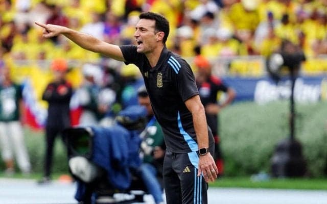 「PKで試合が決まってしまった」　コロンビアとの上位対決落としたアルゼンチン、指揮官はVAR判定に憤り「改善すべきだと思う」