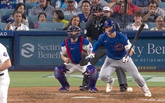 ド軍本拠騒然…鈴木誠也の爆速タイムリーで“大混乱”→捕手がブチギレ！ 「大谷より活躍してる」神ってる同点劇の一部始終