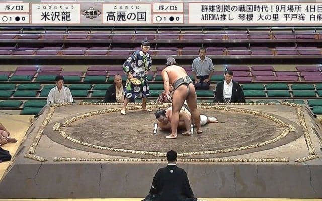 「つええ」「イケメンだ」褐色の19歳力士、 200キロ超の巨漢を「パチン」と一撃 「横顔ステキ」ファン惚れ惚れ