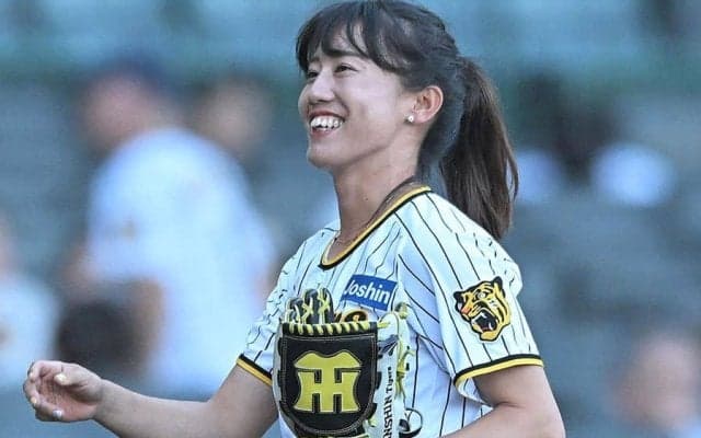 日焼け跡チラ…黄色のショーパンで豪快投球　聖地に現れた美女に衝撃「本物や」