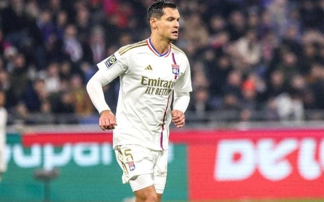 元リバプールの闘志溢れるCBにギリシャ行きの動き…現所属先リヨンで構想外に