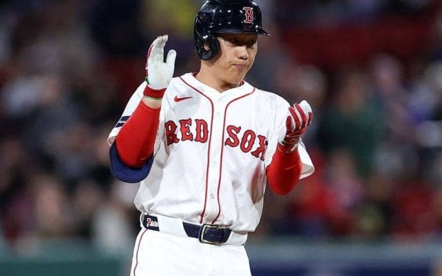 吉田正尚、9月初マルチで勝利貢献　自身3戦連続二塁打…本拠地の熱狂を誘う躍動