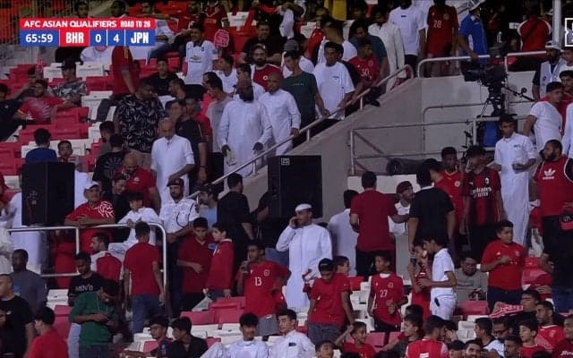 「やってられねえ！」日本代表に“嫌がらせ”のバーレーン観客、続々と途中帰宅…「入場無料だから決断が早いw」「やる気なくしちゃったな」