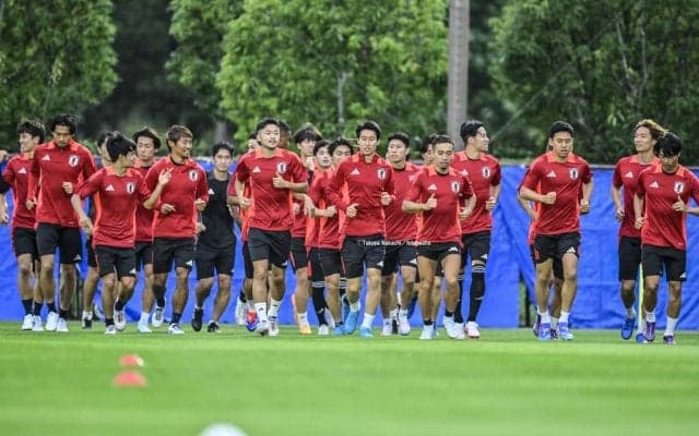 「素敵なご夫婦」「めちゃくちゃ幸せそう」タレント妻が公開した「サッカー日本代表DFとの夫婦ショット」が大反響！「全部が理想のおふたり！」「お似合いすぎる」の声