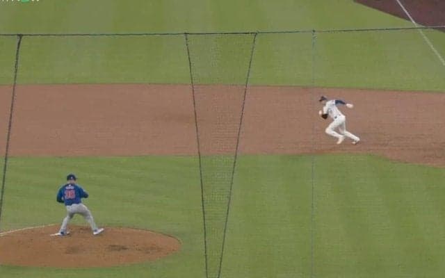 大谷翔平が“イライラ走塁”　相手投手に異変… 下手すぎる牽制→あっさり“爆速盗塁”を仕掛けて「何者だよ」