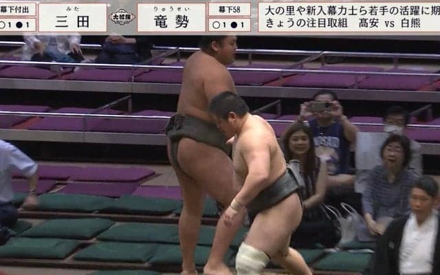 すごい力士が現れた…“坊主頭”の規格外な新人に騒然 「めっちゃ叩かれた」激しい攻めにも“うんうん”納得の白星