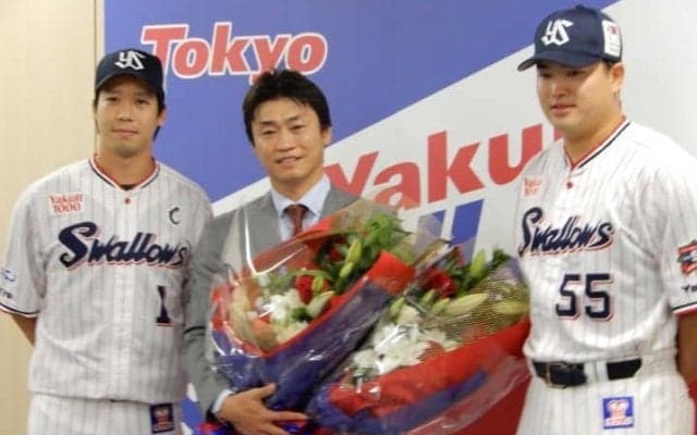 【ヤクルト】青木宣親が現役引退会見で“もらい泣き”「愛を持って接してくれた」「たくさん叱ってくれた」村上宗隆が号泣