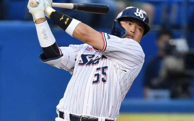 村上宗隆が特大26号3ラン　青木引退会見では号泣…“師匠”に捧げる完璧な一発