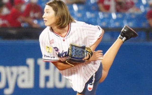 185cm狩野舞子が完璧始球式　美フォーム→ストライク“剛速球”に場内ざわめき