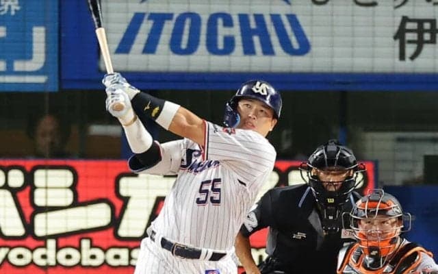 引退発表の師匠・青木宣親へ惜別の恩返し弾　村上宗隆 先制の26号3ラン!　山田哲人もタイムリーで続く