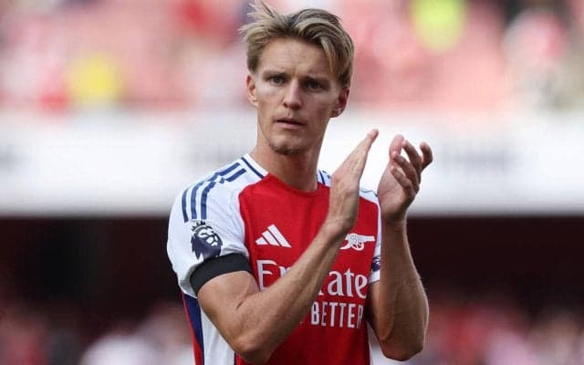 足首負傷で松葉杖…それでもウーデゴールはノースロンドン・ダービーに出場できる？ アルテタ監督が希望「残り48時間。様子を見てみよう」