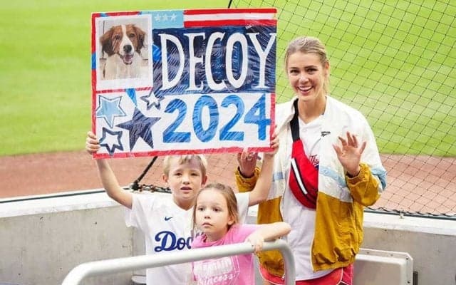 「デコピンを大統領に」　日本語の応援ボードまで…米国を横断した大谷愛犬の人気