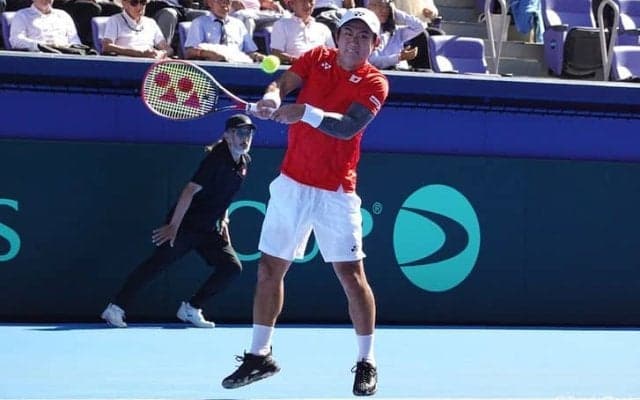 西岡良仁、日本に1勝をもたらす！快勝で錦織圭に繋ぐ[デビスカップ／コロンビア戦]
