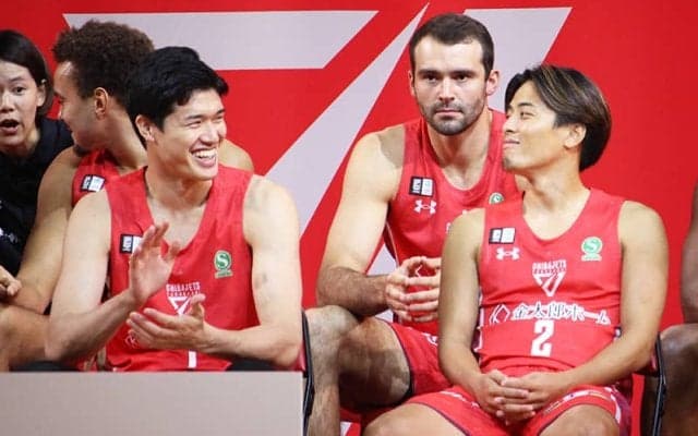 渡邊雄太の登場に新アリーナ歓声…富樫勇樹「優勝目指して」千葉J新体制お披露目