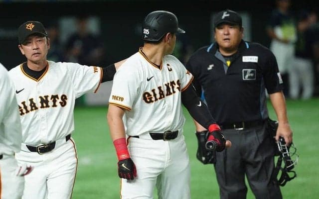 巨人・岡本和真、三振後に球審とにらみ合い口論に　二岡コーチ飛び出す…東京D騒然