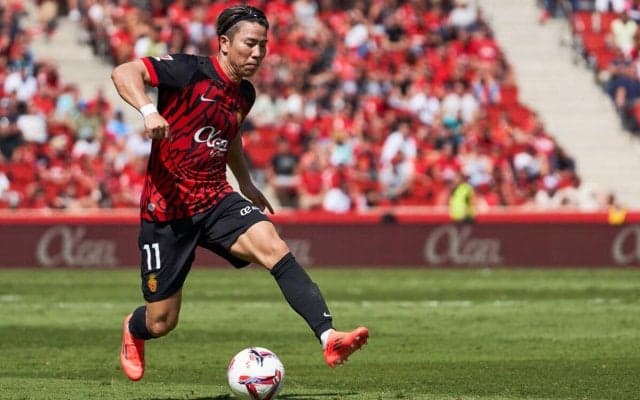 切れ味抜群！日本代表帰りの浅野拓磨の鋭い仕掛けが同点オウンゴール誘発、チームメイトは歓喜爆発