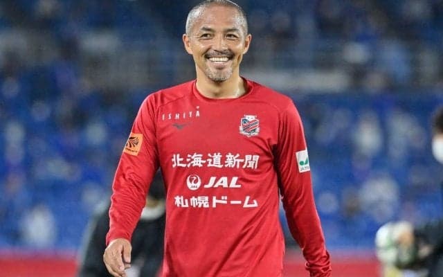 「激うま！」「ベルベットアプローチ」小野伸二氏がゴルフ『プロアマ戦』で披露した絶妙ショットにファン釘付け！「なんでも器用に出来ちゃうシンジさん！すごい！」の声