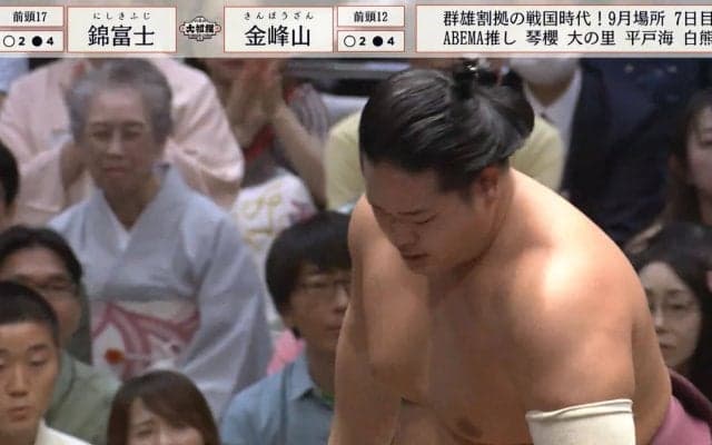 「ん、大丈夫でしょうか？」勝った力士も心配顔…巨体力士に突然のアクシデント、館内どよめき