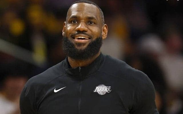 レイカーズのオーナーがパリ五輪で輝いたレブロンを絶賛「歴代最高の選手かもしれません」