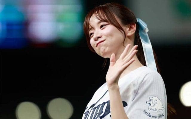 「人類で一番かわいい」　もぐもぐ→始球式…人気アナの舞台裏に虜「笑顔ステキすぎ」