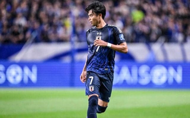 「日本の誇りすぎる」ブライトン三笘薫の“顔アップ＆漢字”ビッグフラッグの本拠地お披露目に反響！「ちょっと感動したよね」「これぞ世界の三笘薫だ！」の声