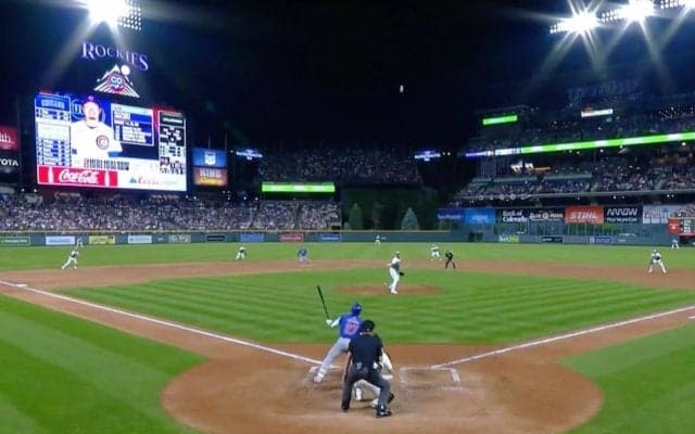 何が起きた？ 鈴木誠也に“謎のハプニング”「ボールが消えた？」 “想定外の動き”の打球が「神ってる」