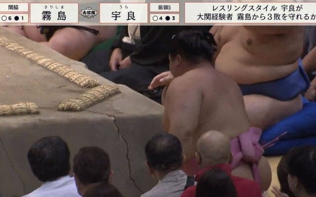 「脳が揺れてる」土俵下に激しく落下した力士に元大関が“寄り添う“真摯な振る舞い「わざわざ下りて…」