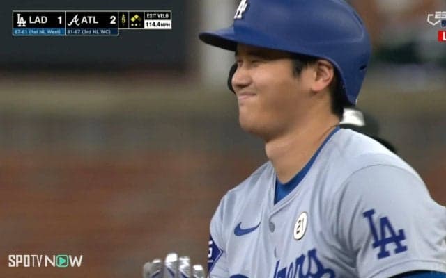大谷翔平、爆速タイムリーで“変幻自在”リアクション…ブルペン探しキョロキョロ→ニッコニコでポーズの一部始終「かわいい」「子供か」