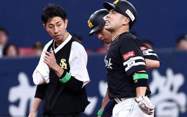 鷹・近藤健介が途中交代…二盗で右足を痛めたか　代打コールにドーム騒然