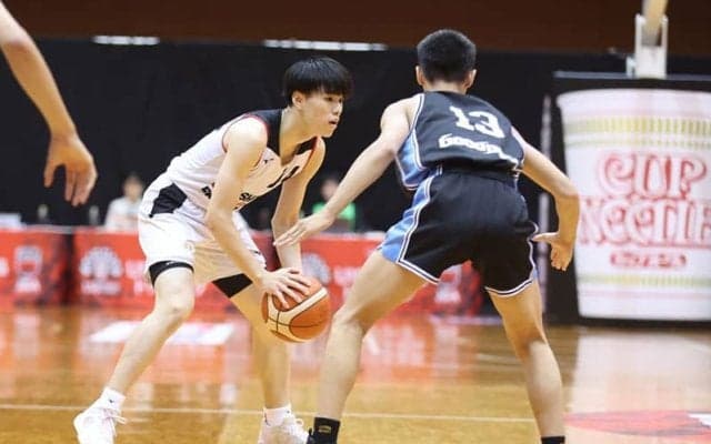 東山が京都精華との“京都対決”制し2連勝…中村颯斗が5本の長距離砲射抜く／U18トップリーグ男子