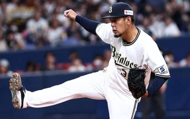 現役引退の比嘉幹貴が“火消し”成功　ユニホームを脱ぐT-岡田、安達、小田も熱視線