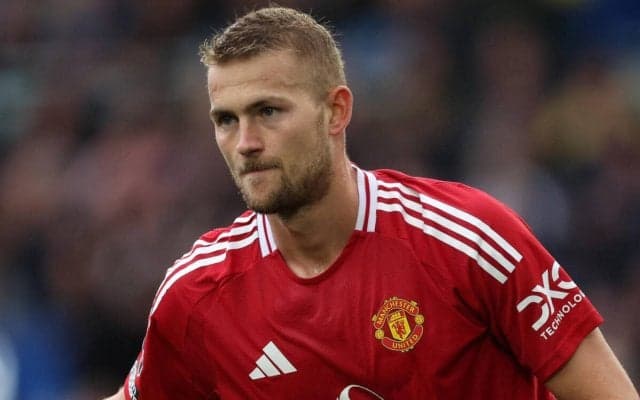 デ・リフト売却のバイエルン、幹部が経緯説明「ウパメカノとキムの方が安心」