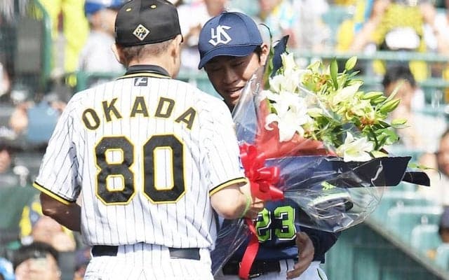 「岡田監督、神対応すぎん？」　引退の後輩へ…甲子園での粋な計らいに「感動しました」