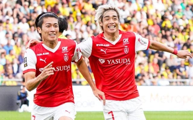 「いつもニキからや」中村敬斗が伊東純也のお膳立てに感謝、伊東→中村の日本人ラインで後半ATに決勝ゴール！「最高すぎ」「本当にシュート上手い」