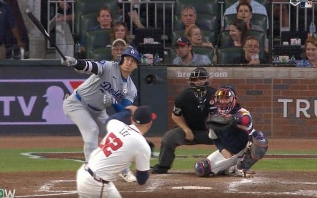 何が起きた？ 大谷翔平に「騙された」 相手投手がドン引き… 右手一本“変態打ち”に「油断したな」