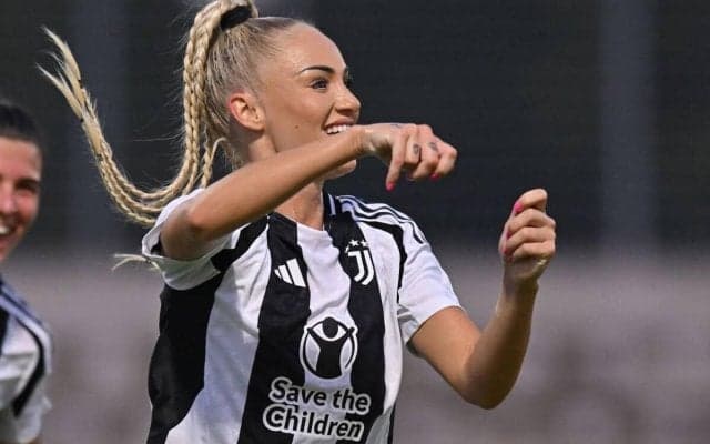 カップルの移籍金差は1000倍、世界一セクシーな選手が男女格差を訴え「彼の収入は10万倍も多い」