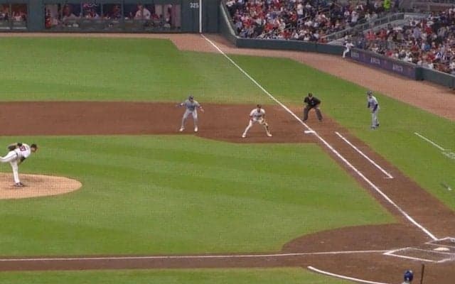 ウソだろ！？ 大谷翔平が「異常すぎる」 軽く当てただけ… 184キロ“弾丸ライナー”に球場騒然「バケモノか？」