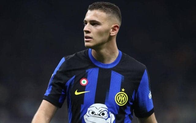 インテルがアルバニア代表MFアスラニと2028年まで契約延長！