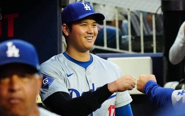 大谷翔平と笑う人物が「懐かしい！」　“別れ”から1年…ブ軍戦で発見「嬉しそう」