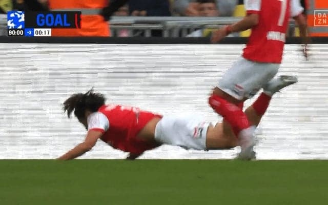 おっとっと！ 中村敬斗の“膝スラ”失敗が脚光「逆に良いセレブレーションw」「純也も可愛すぎる」今季初ゴール後の珍場面